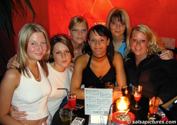 Salsa im Ritmo, Bochum - Chicas en una Salsoteca en Alemania