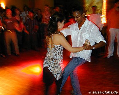 Bremen: Salsa in der Kantine 5 (hier: Anke Spiegel + Julio Perez beim Tango)
