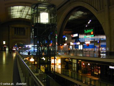 Salsa im Hauptbahnhof in Leipzig (anklicken zum Vergrößern, mit ALT+F4 wieder schliessen)
