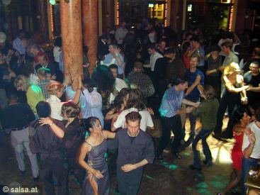 Caf� Roncalli, Theaterstrasse, Aachen (anklicken zum Vergr��ern, mit ALT+F4 wieder schliessen)