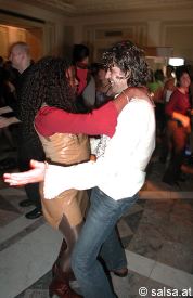 Salsa in der Redoute in Bonn - anklicken zum Vergr��ern - click to enlarge