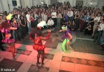 Salsa in der Redoute in Bonn - anklicken zum Vergr��ern - click to enlarge