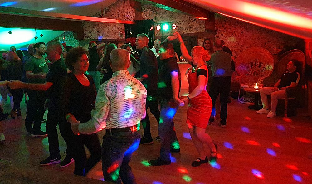 Salsa im Taferngasthof Augenblick Nussdorf bei Traustein