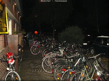 Salsa in M�nster: Latin Halloween im Rodizio